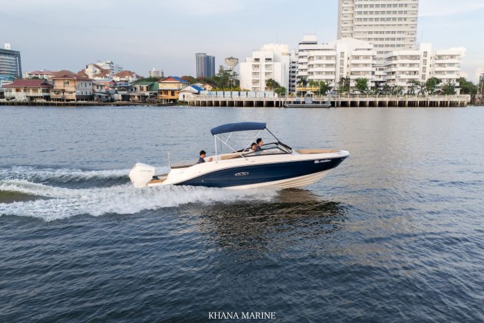 2019 Sea Ray SPX 230 Outboard | Mercury 200HP Fourstroke - Image 11