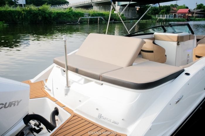 2019 Sea Ray SPX 230 Outboard | Mercury 200HP Fourstroke - Image 8